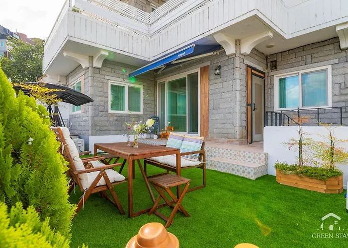 Дом отдыха Haiyan Hill House - Private With Courtyard *